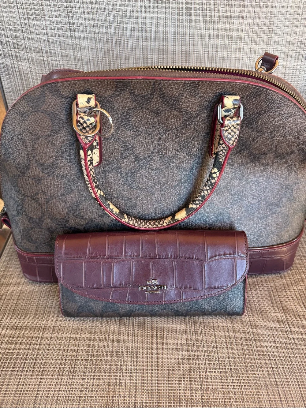 Coach signature sierra